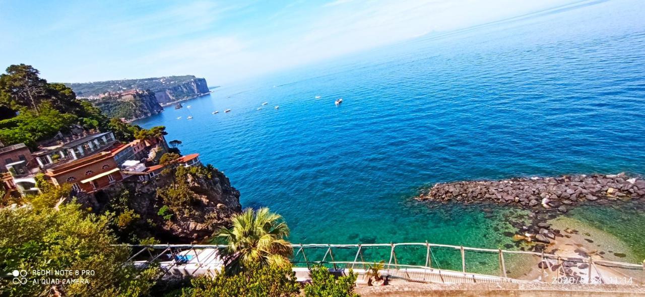 La Villa Degli Dei - Guest House Castellammare di Stabia Exteriör bild