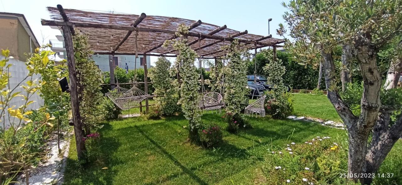 La Villa Degli Dei - Guest House Castellammare di Stabia Exteriör bild