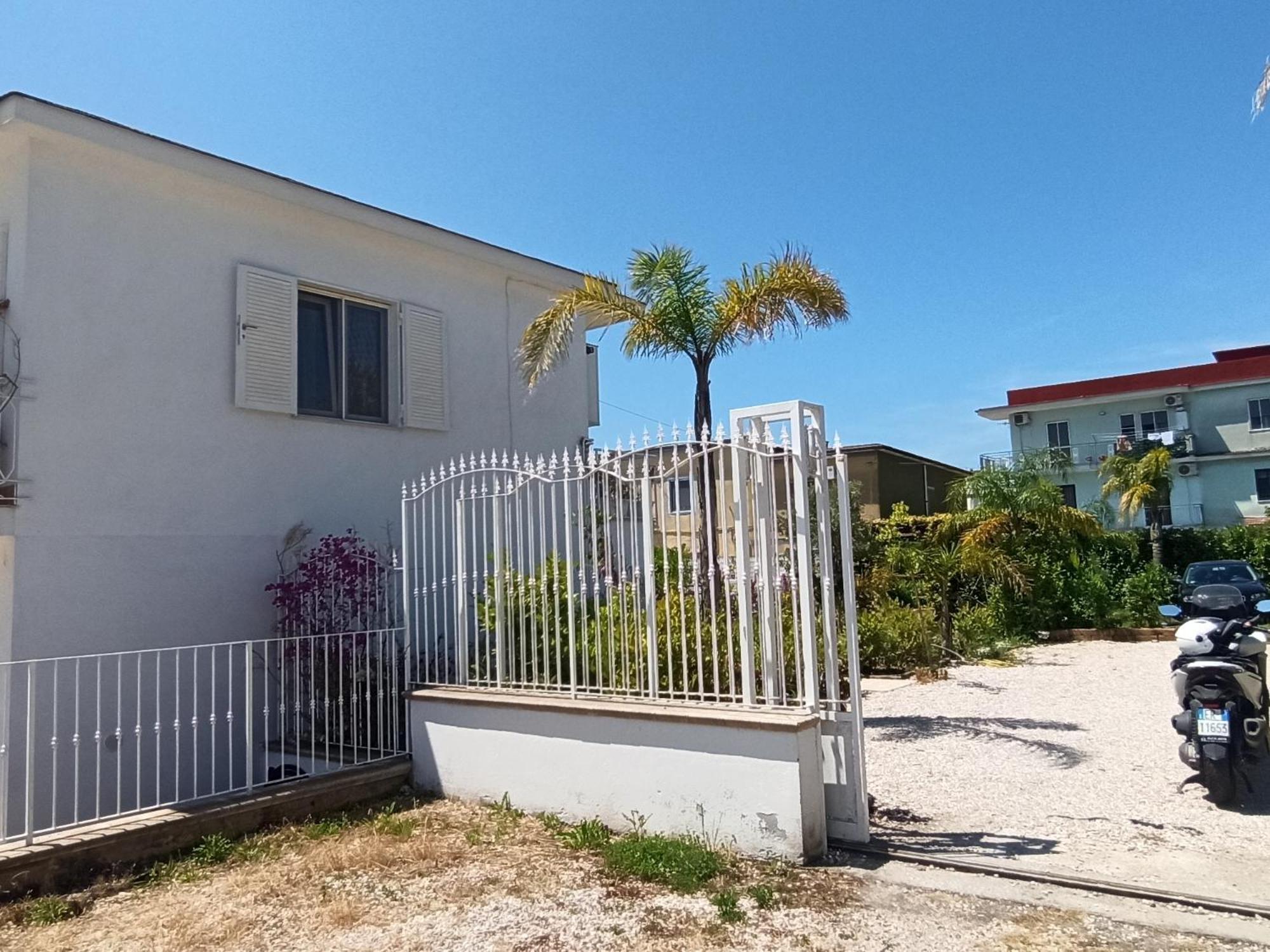 La Villa Degli Dei - Guest House Castellammare di Stabia Exteriör bild